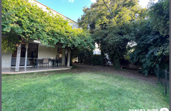 בית מקסים בהרחבה הותיקה של גבעת עדה