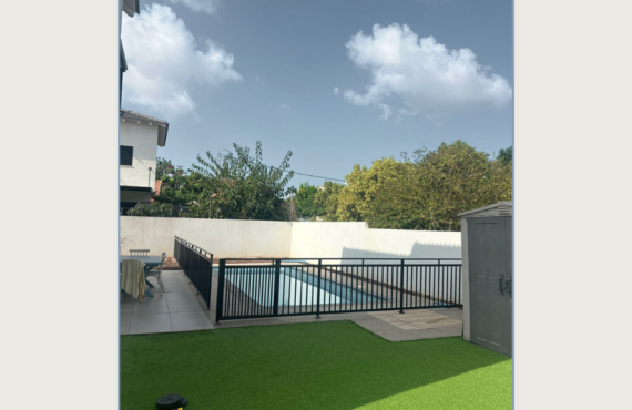 למכירה בכקמי בנימינה בית מקסים עם בריכה