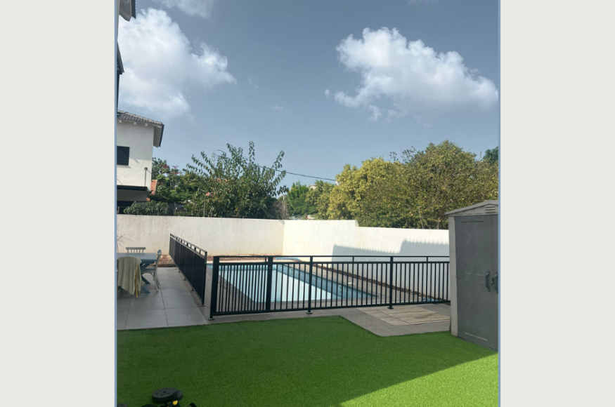 למכירה בכקמי בנימינה בית מקסים עם בריכה